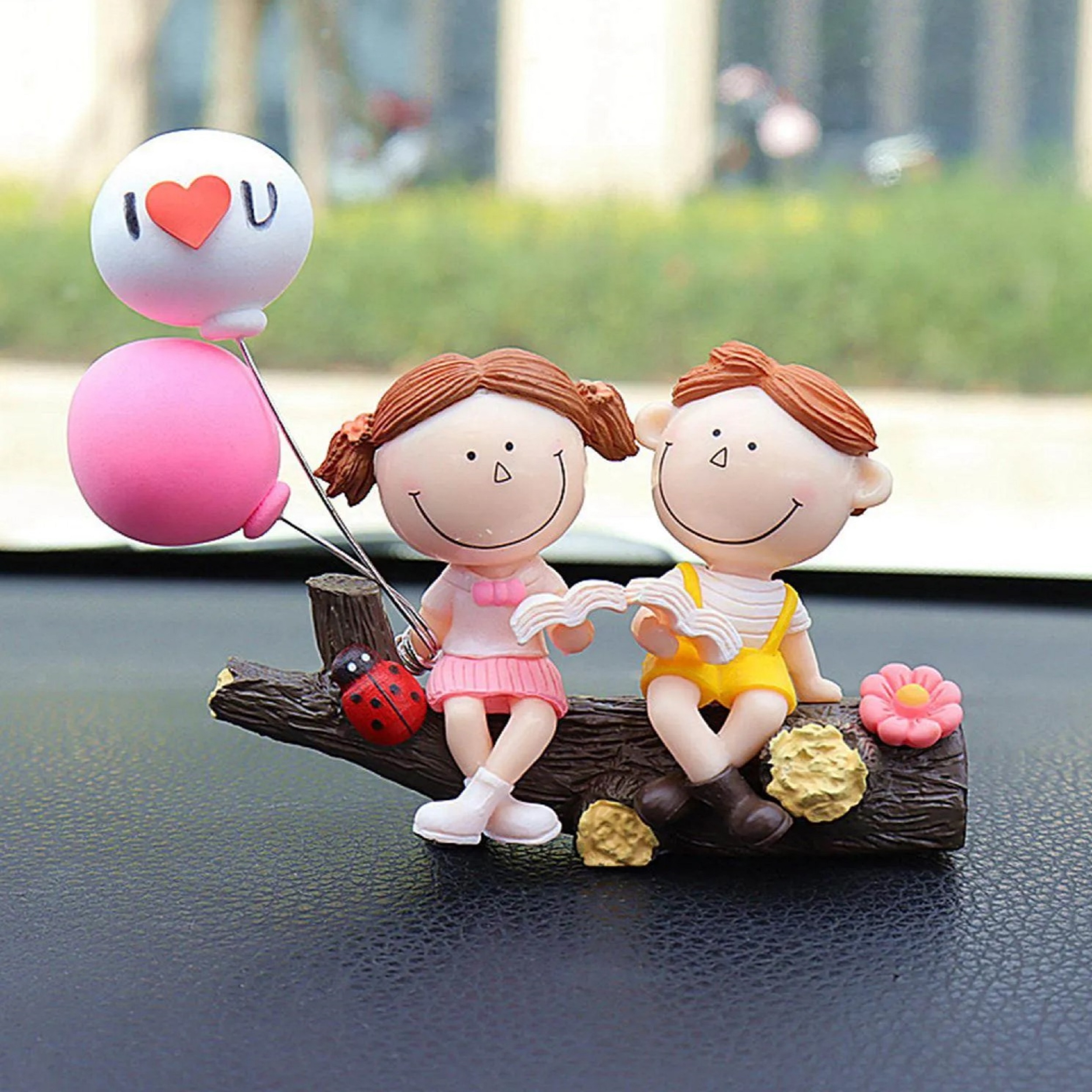 Little Cartoon Couples Figurines Gift & Home Decorative Showpiece